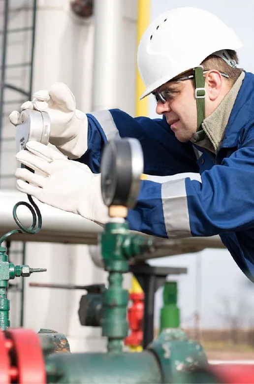 Industrial technician carrying out an NDT inspection