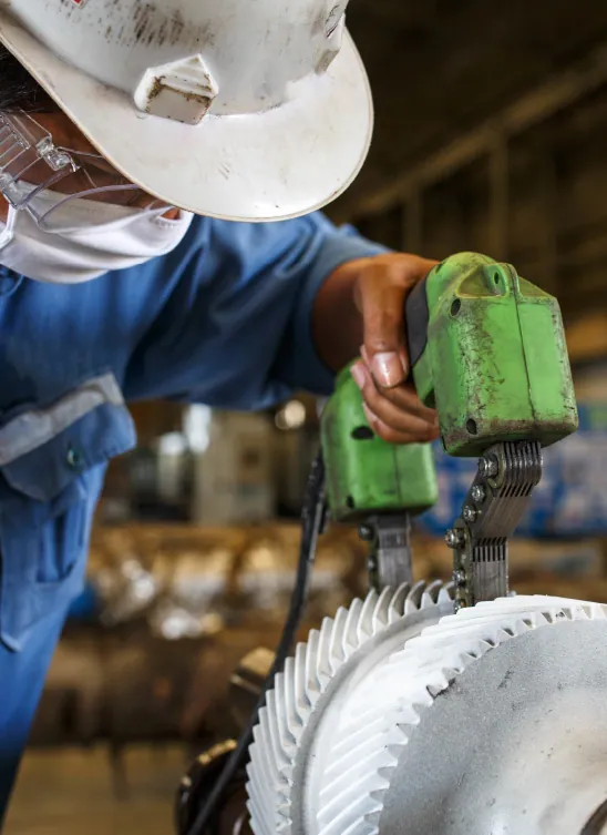 Traditional ultrasonic inspection equipment in use